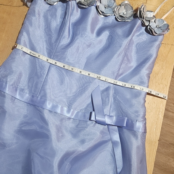 Elegant Strapless Blue Dress with Floral Details - Picture 9 of 13